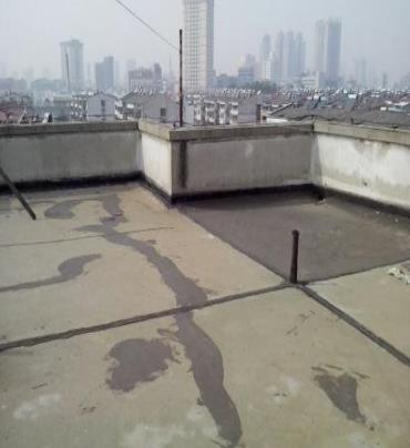大兴安岭漏水维修 楼顶漏水是什么原因，楼顶漏水维修方法是什么?